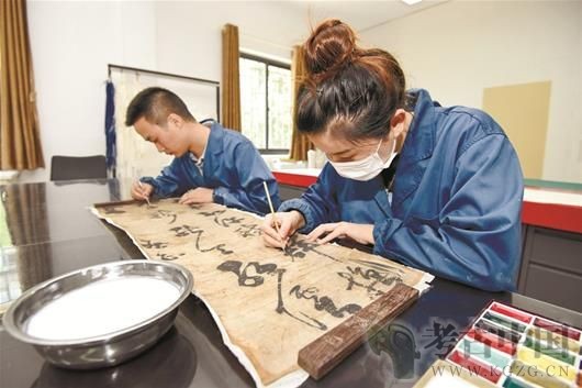 荆州博物馆首次修复纸质文物 118套古代书画将获新生