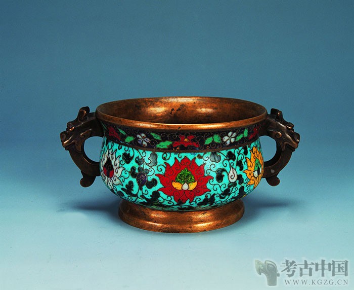 明代 · 掐丝珐琅番莲纹双耳炉（辽宁省博物馆）
